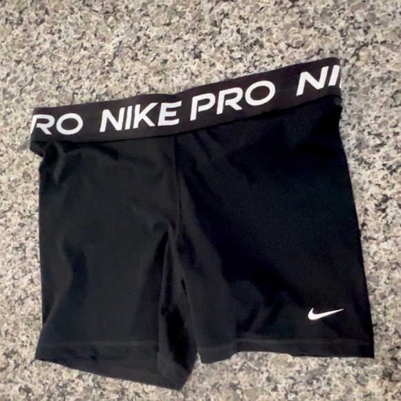 Nike Pro 365 Black Bike Shorts with Compression Fit - Picture 5 of 6